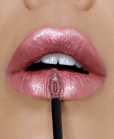 ליפ גלוס במרקם ג'ל עם ברק מסנוור VELVETEEN #419 | GA-DE