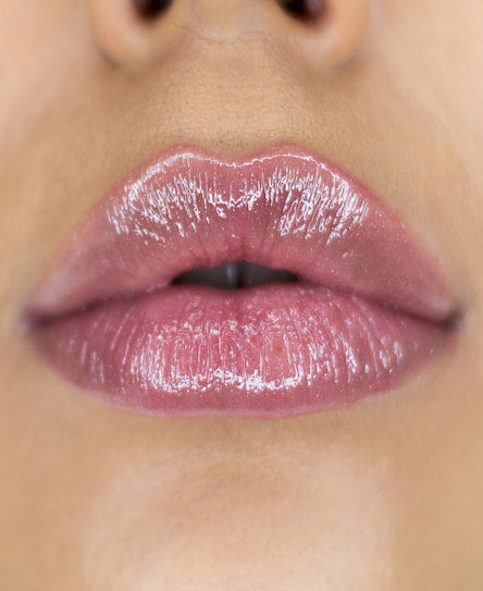 ליפ גלוס במרקם ג'ל עם ברק מסנוור VELVETEEN #430 | GA-DE