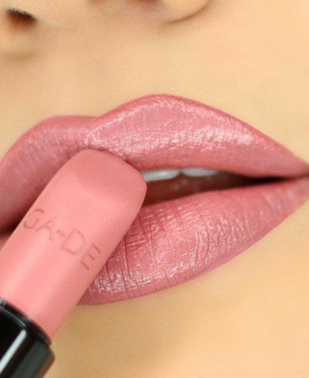 שפתון בגוון ורוד ג'ייד