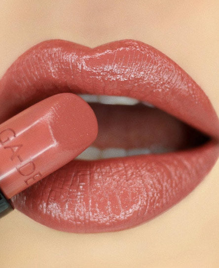 שפתון בגוון ניוד ג'ייד