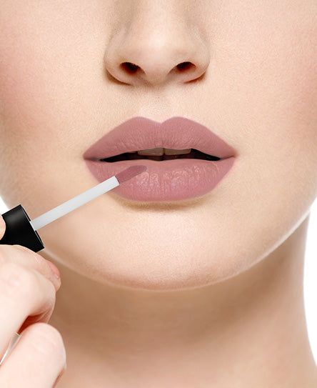 שפתון IDYLLIC #733 ליפסטיק נוזלי מאט בגוון ניוד עם נגיעות סגול | GA-DE