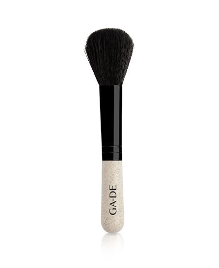 MAKEUP BRUSH מברשת איפור בגודל מיוחד להנחת מוצרי איפור אבקתיים| GA-DE 