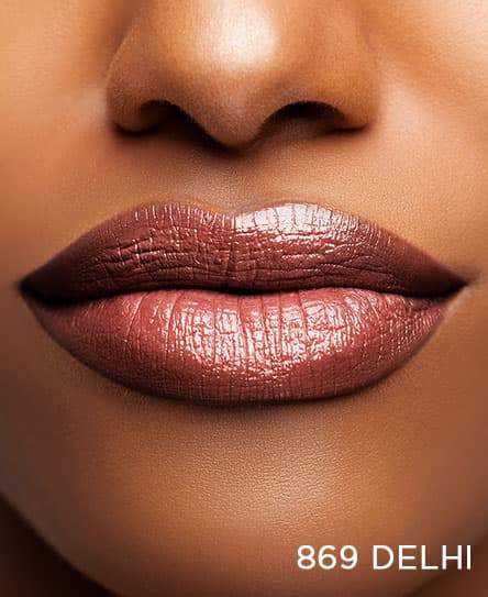 שפתון בגוון חום ג'ייד