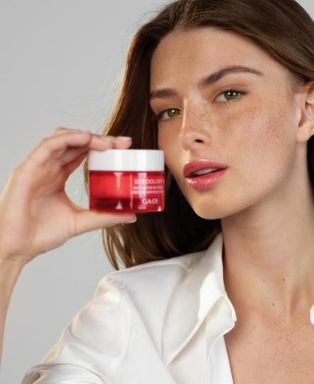 קרם לחות SEEDOLOGY מבוסס על תמציות סופרפוד לעור מלא חיים |GA-DE